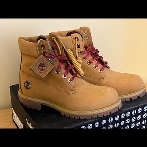 Brand new never worn men’s size 9 1/2 Timberland boots
